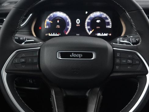 New 2025 Jeep Grand Cherokee Limited w/ Trailer Tow Package image 34