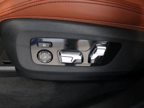 Used 2025 BMW X7 M60i image 27