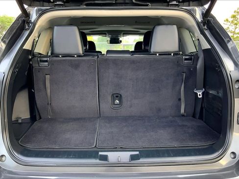 Used 2023 Toyota Highlander XLE FWD image 34
