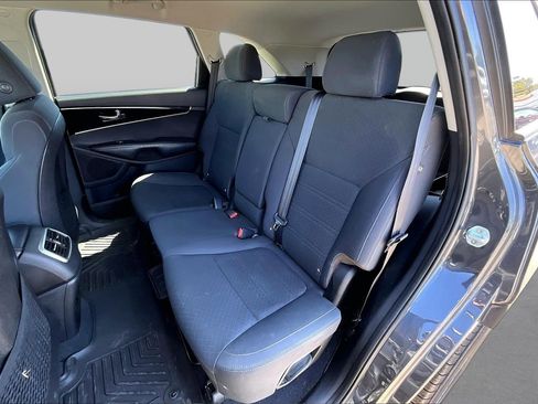 Used 2019 Kia Sorento FWD image 23