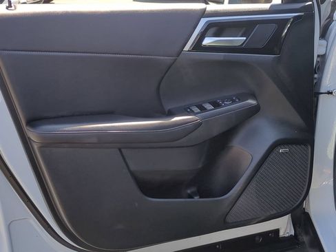 Used 2025 Mitsubishi Outlander SE AWD/4WD image 11