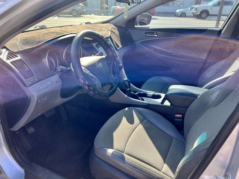 Used 2011 Hyundai Sonata SE w/ Navigation & Sunroof Pkg 4 FWD image 11
