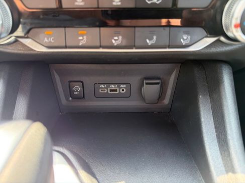 Used 2024 Nissan Sentra SV FWD image 19