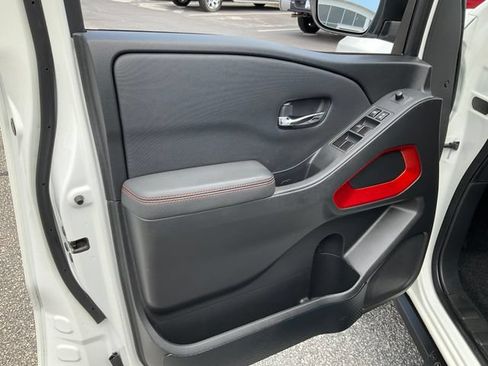 Used 2022 Nissan Frontier PRO-4X AWD/4WD image 7