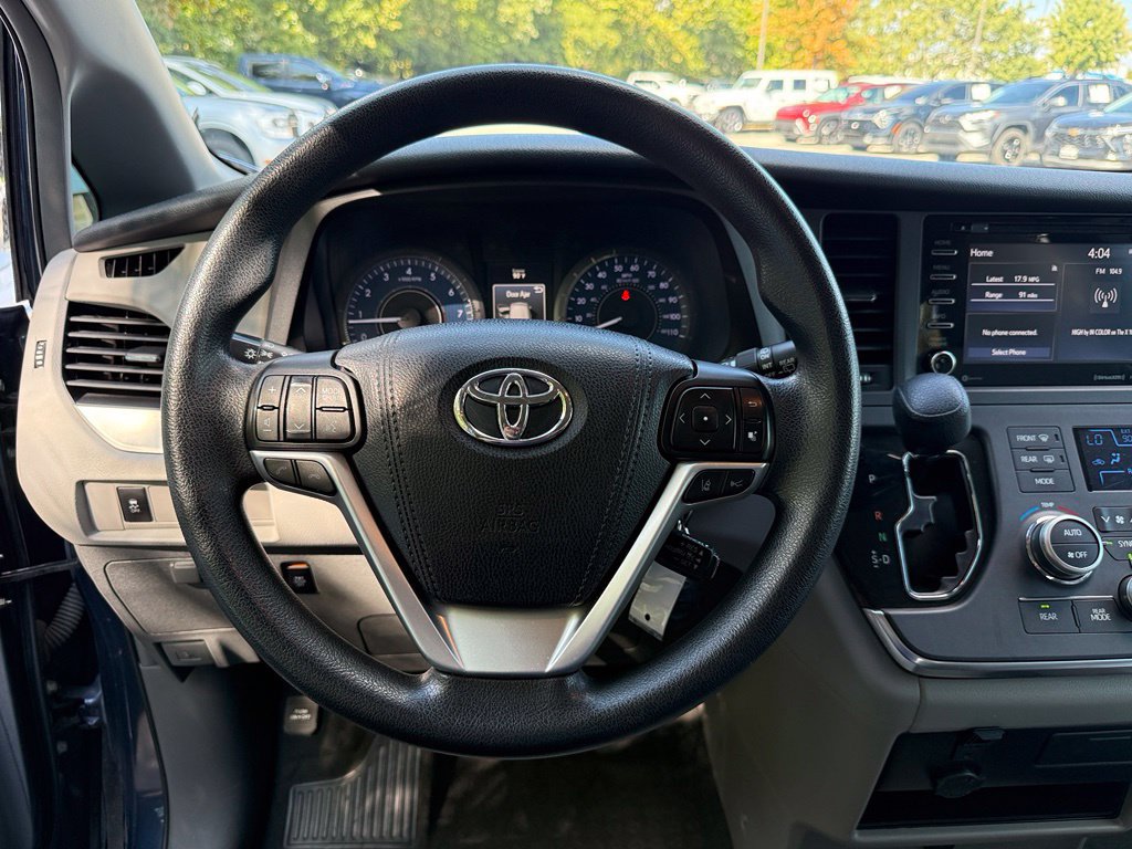 Used 2018 Toyota Sienna LE FWD image 11