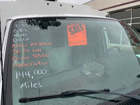 Used 2019 Ford E-350 and Econoline 350 Super Duty RWD image 3
