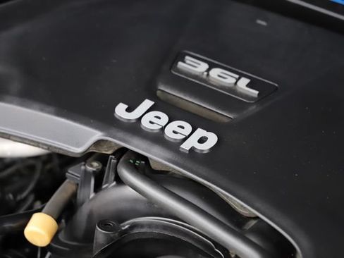 Used 2021 Jeep Gladiator Rubicon AWD/4WD image 4
