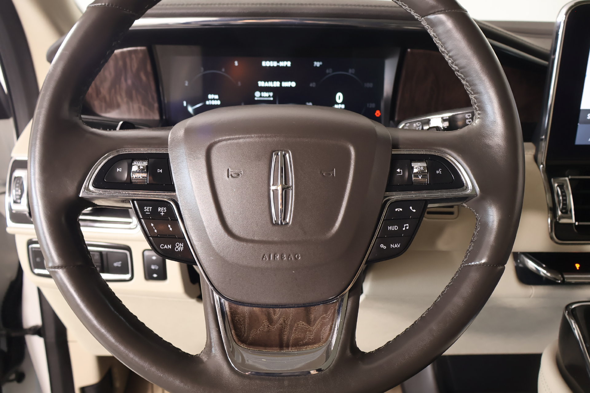 Used 2020 Lincoln Navigator Reserve w/ Equipment Group 208A Reserve AWD/4WD image 3