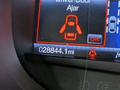 Used 2022 Ford Edge SEL w/ Convenience Package image 16