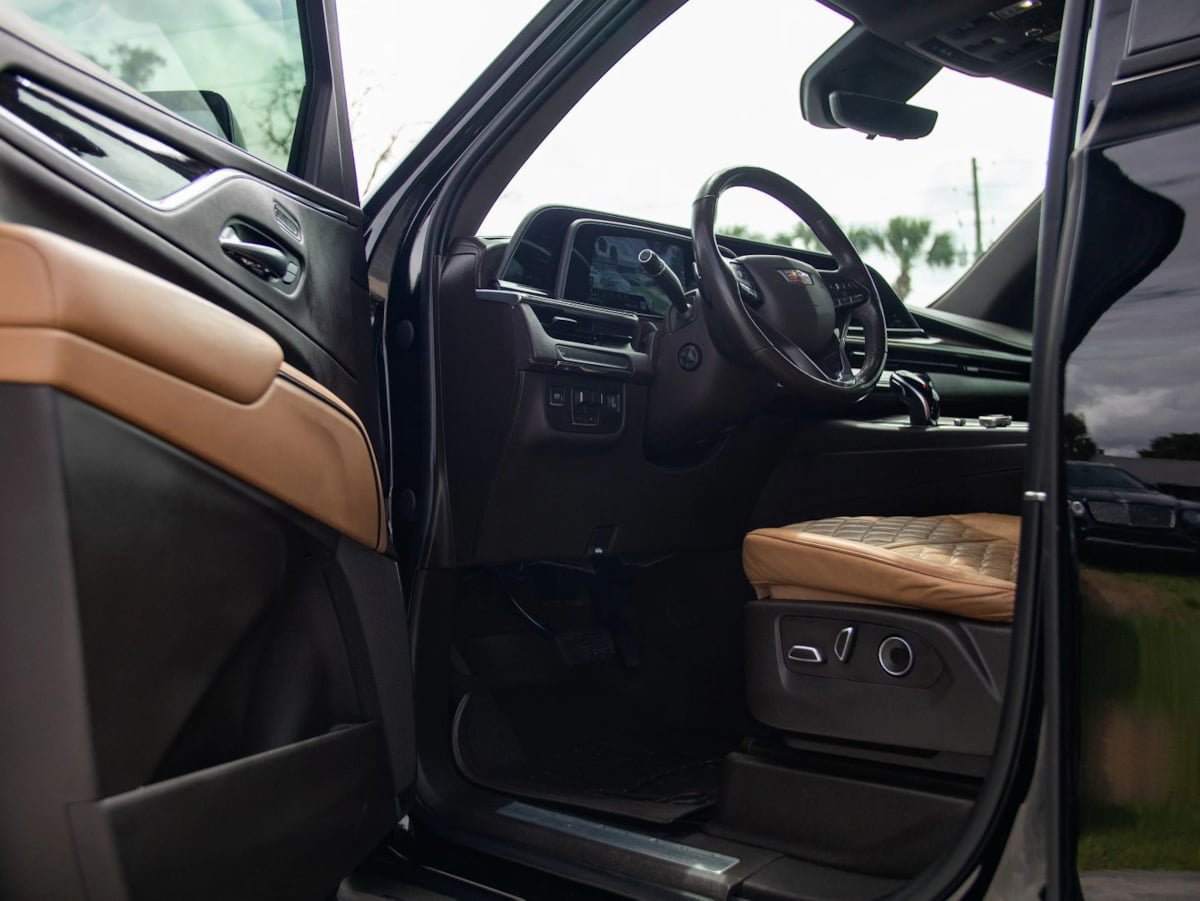 Used 2021 Cadillac Escalade Sport w/ LPO, ONYX Package RWD image 15