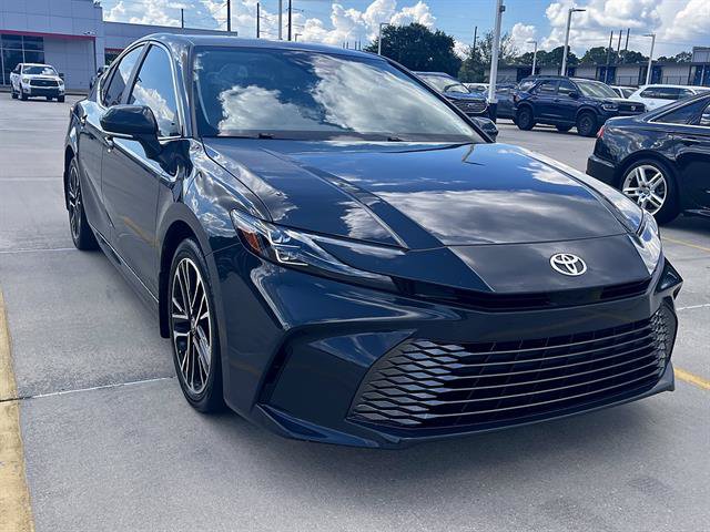 Used 2025 Toyota Camry XLE FWD image 1