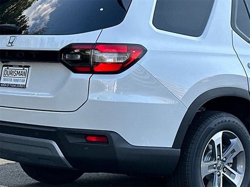 New 2025 Honda Pilot EX-L image 6