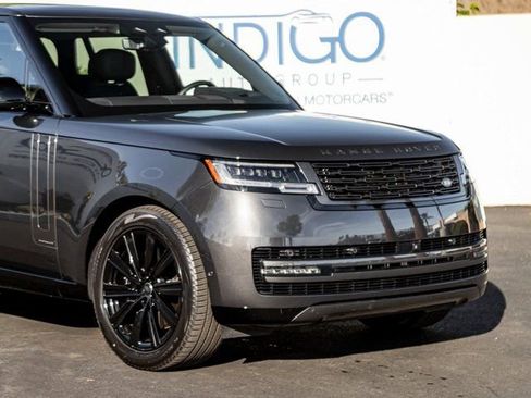 Used 2025 Land Rover Range Rover Autobiography image 5