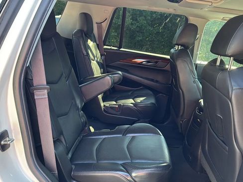 Used 2015 Cadillac Escalade Luxury image 13