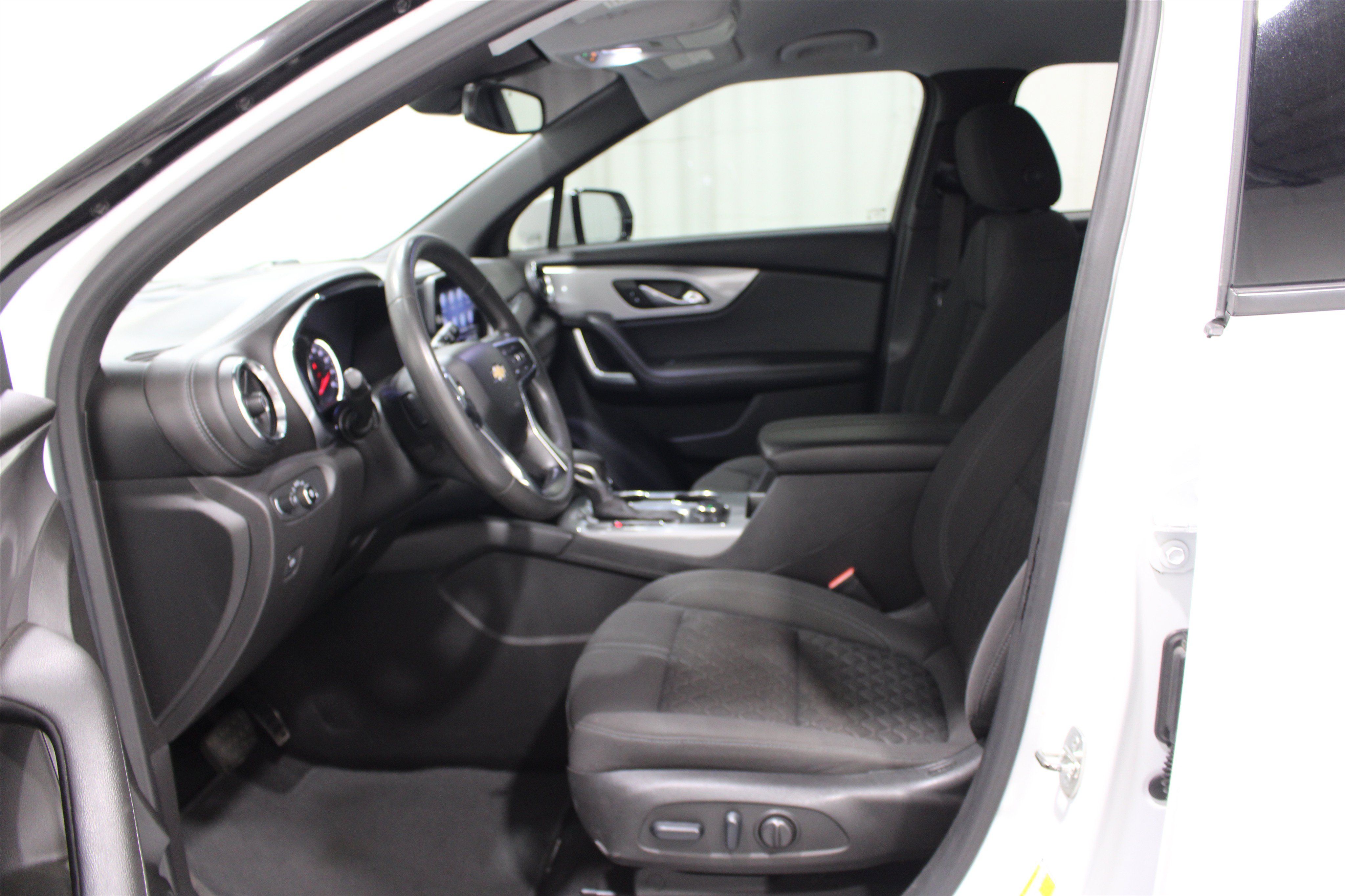 Used 2022 Chevrolet Blazer LT FWD image 3