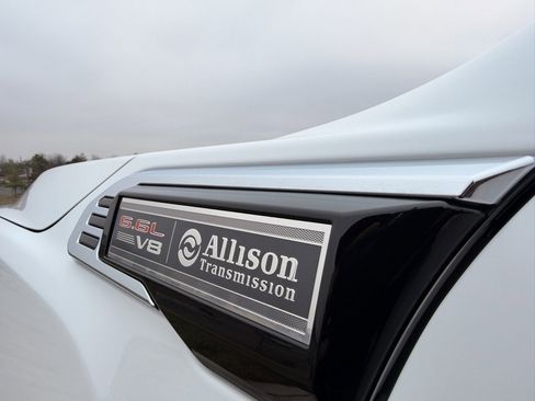 Used 2024 GMC Sierra 2500 Pro w/ Convenience Package image 2