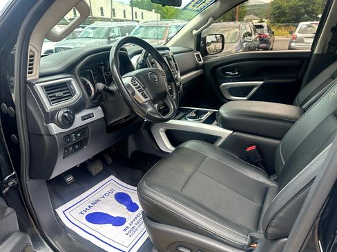 Used 2019 Nissan Titan PRO-4X image 8