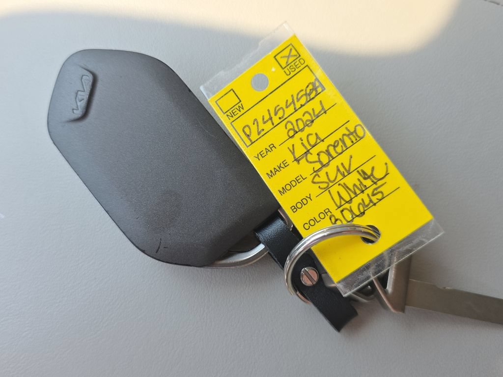 Used 2024 Kia Sorento SX AWD/4WD image 23