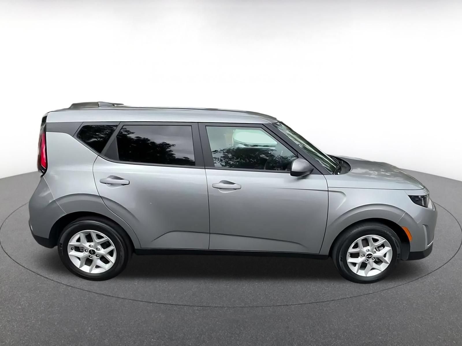Used 2025 Kia Soul LX w/ LX Technology Package FWD image 15