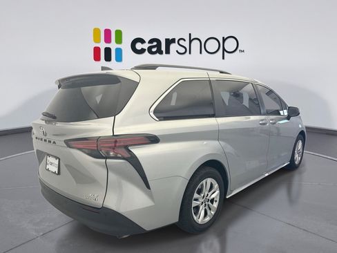 Used 2022 Toyota Sienna XLE w/ XLE Plus Package FWD image 5