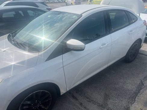 Used 2015 Ford Focus SE FWD image 3