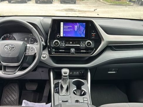 Certified 2024 Toyota Highlander LE FWD image 14