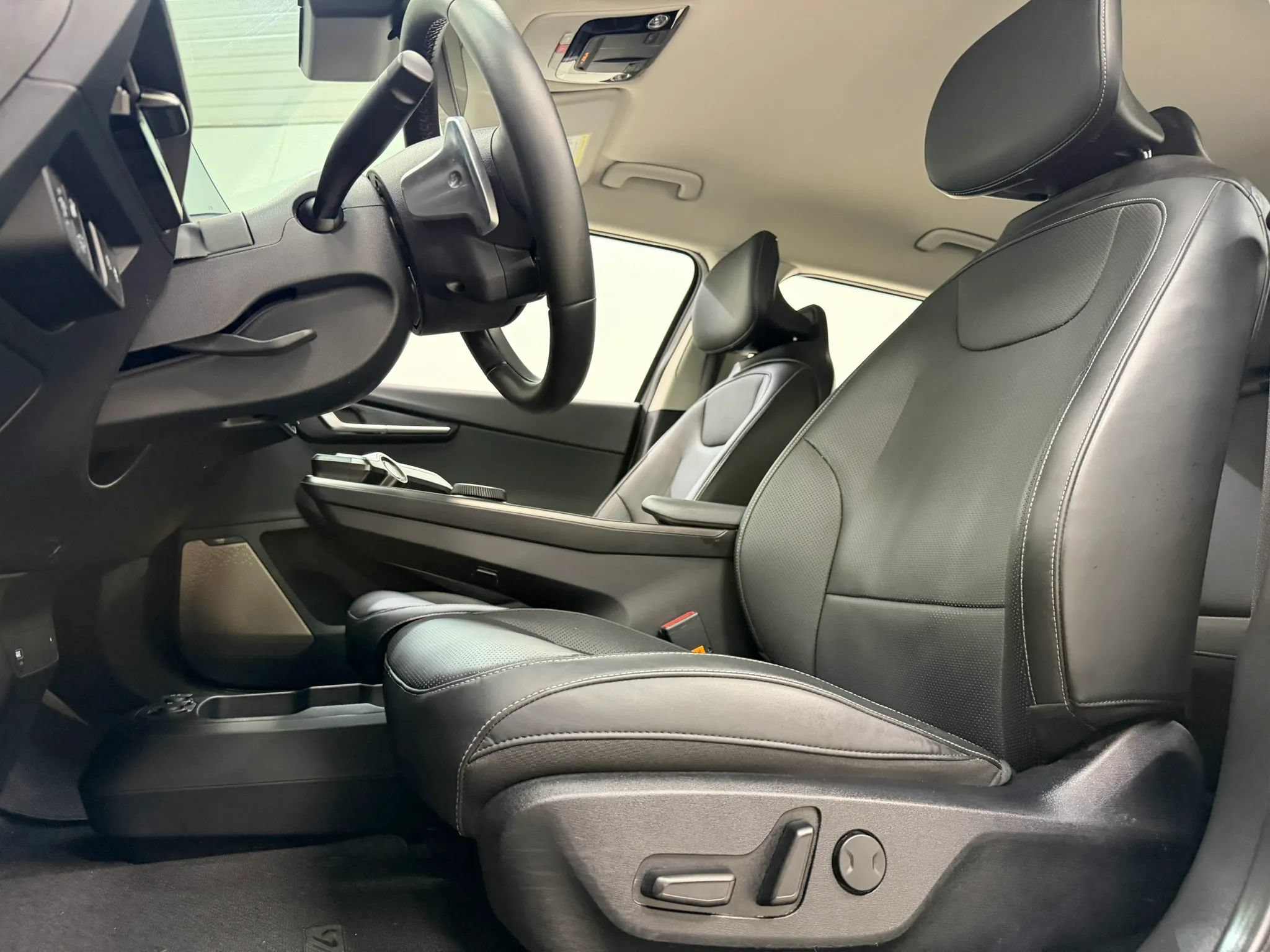 Used 2022 Kia EV6 Wind w/ Wind Technology Package AWD/4WD image 16