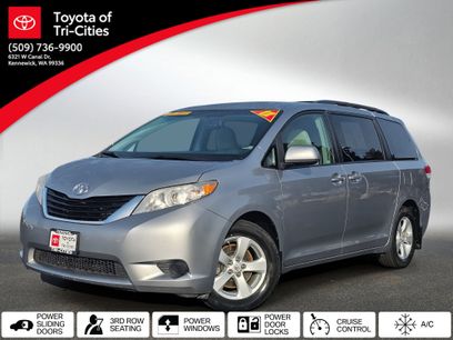 Used 2012 Toyota Sienna LE w/ Towing Pkg