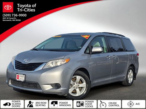 Used 2012 Toyota Sienna LE w/ Towing Pkg image 1