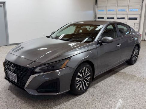 Used 2023 Nissan Altima 2.5 SV FWD image 8