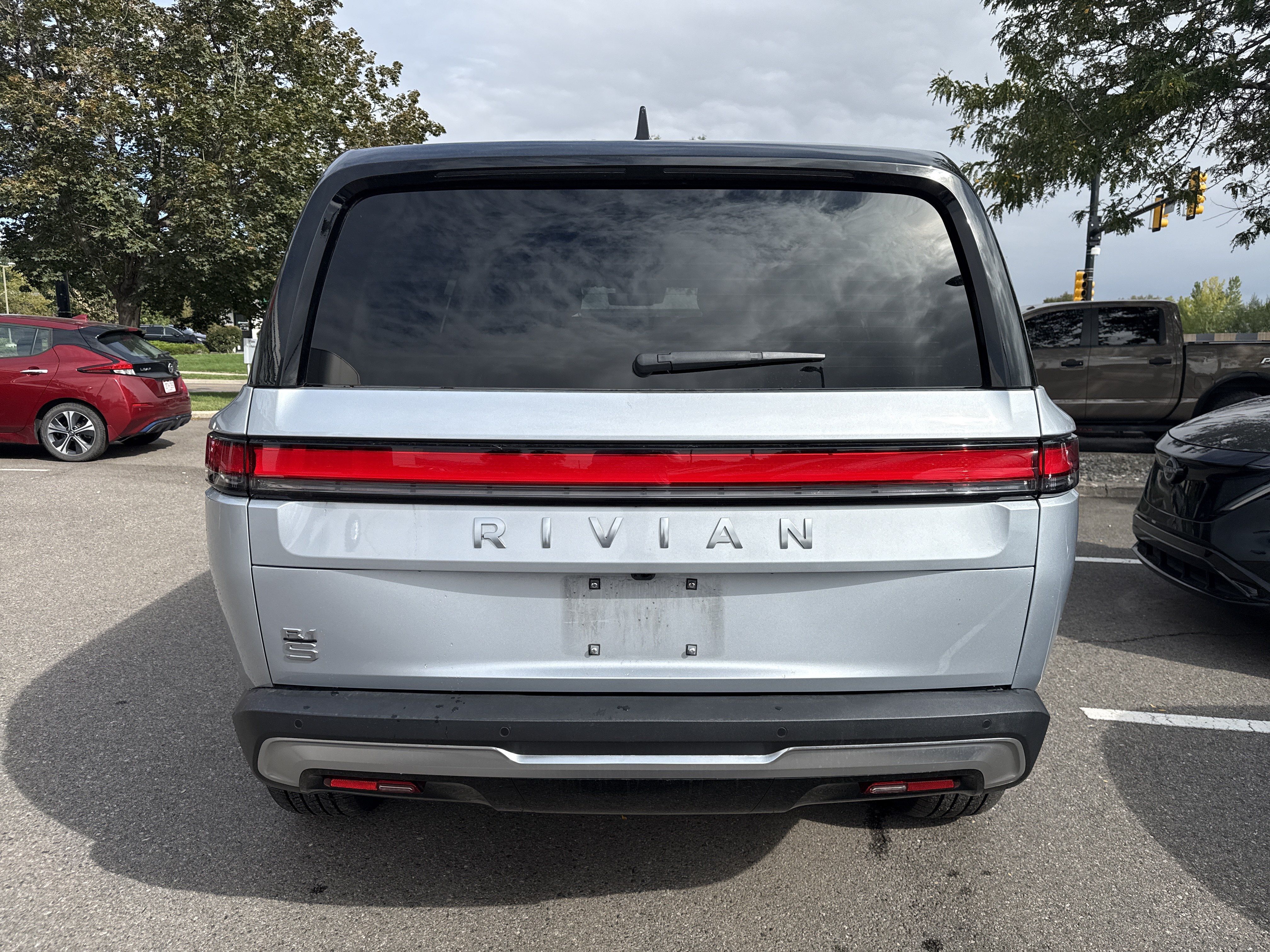 Used 2025 Rivian R1S Adventure Dual AWD/4WD image 6