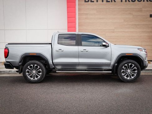 Used 2023 GMC Canyon Denali image 2