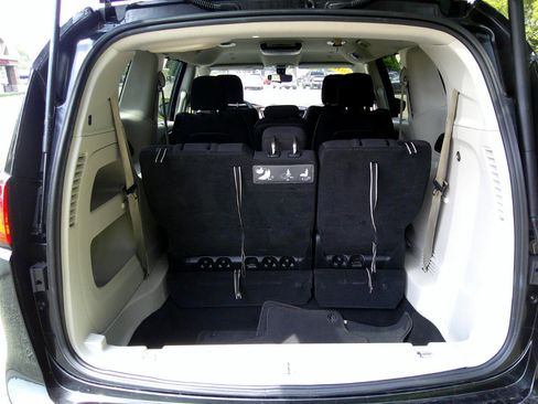 Used 2018 Chrysler Pacifica Touring Plus w/ Tire & Wheel Group image 12