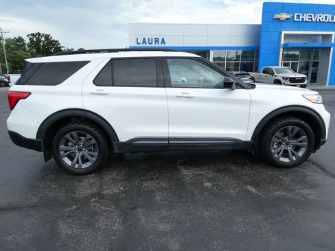 Used 2022 Ford Explorer XLT w/ Equipment Group 202A AWD/4WD image 4