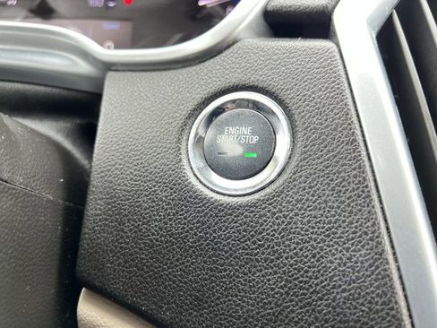 Used 2013 Cadillac SRX Luxury image 17