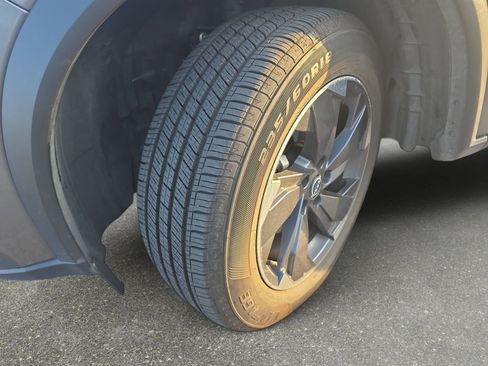 Used 2025 Nissan Rogue SV FWD image 30