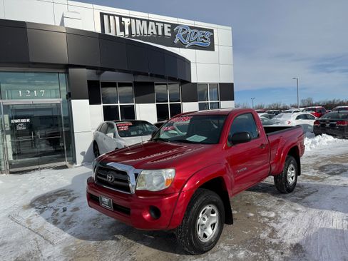 Used 2009 Toyota Tacoma 4x4 Regular Cab image 2