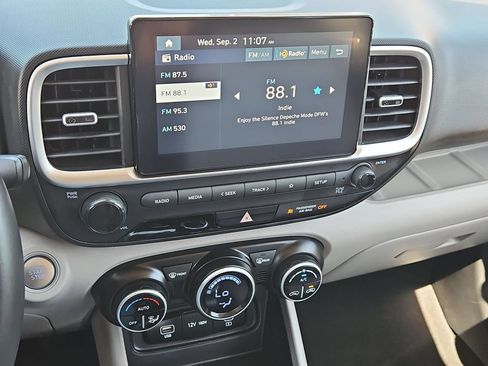 Used 2025 Hyundai Venue SEL FWD image 19