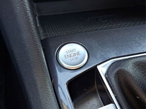 Used 2022 Volkswagen Tiguan SE image 27