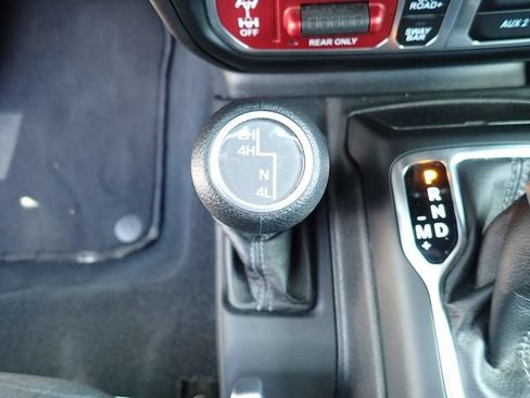 Used 2024 Jeep Wrangler Unlimited Rubicon AWD/4WD image 22