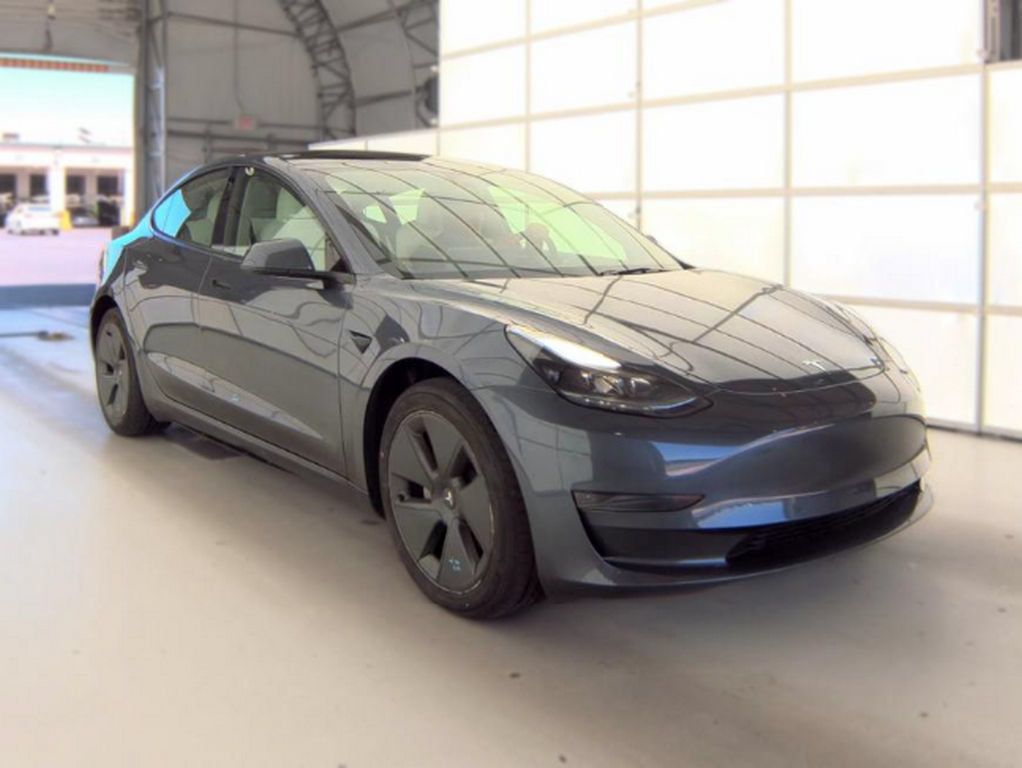 Used 2023 Tesla Model 3 Standard Range RWD image 4