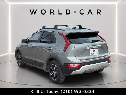 Certified 2025 Kia Niro EX FWD image 4