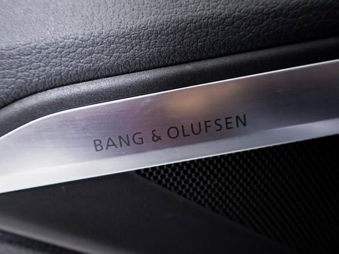 Used 2022 Audi e-tron Premium Plus image 20