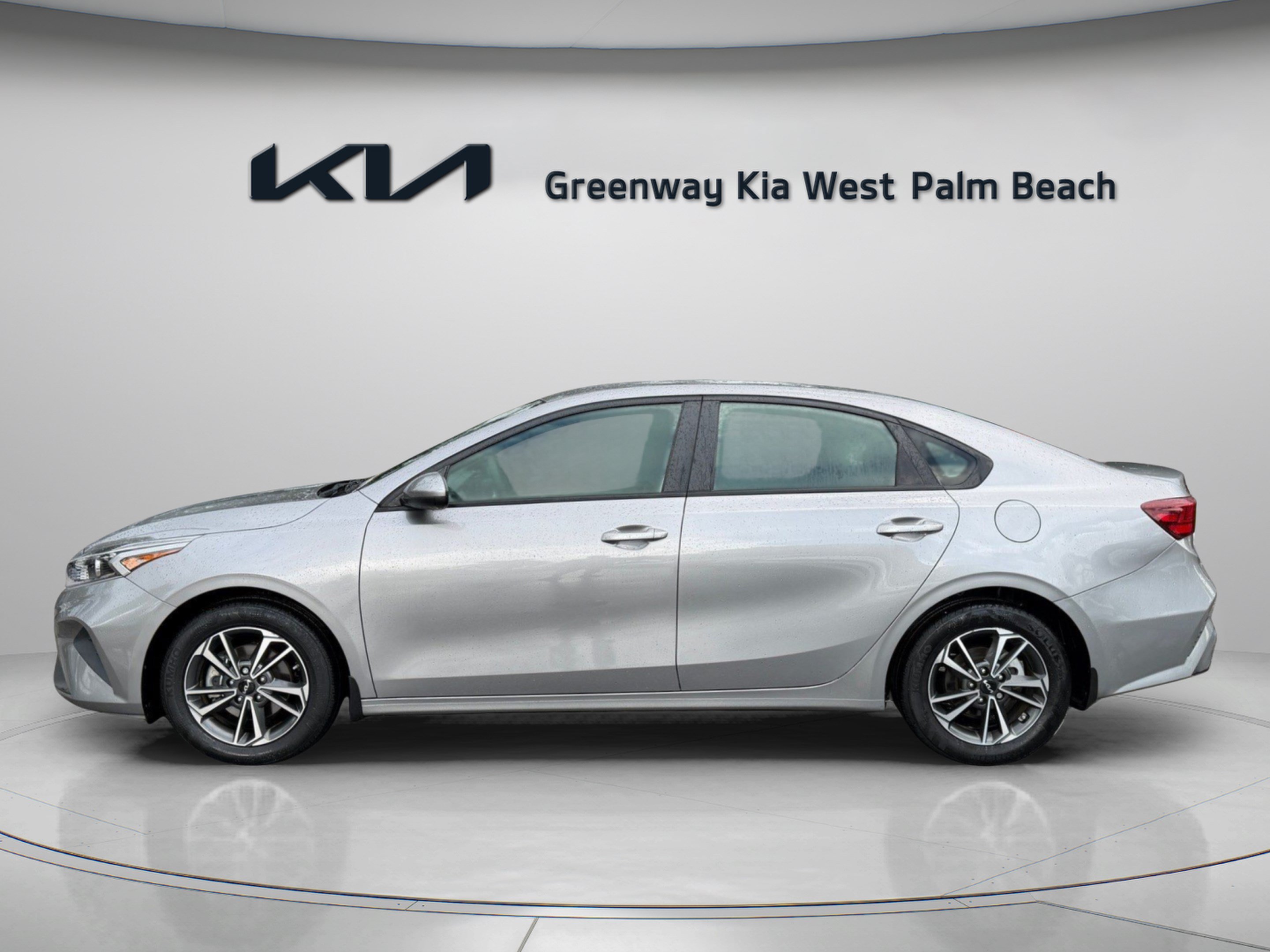 Used 2024 Kia Forte LXS FWD image 4