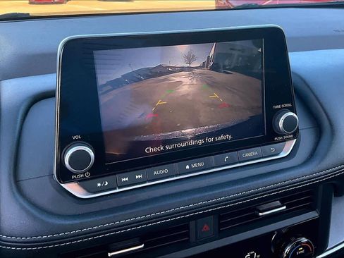 Used 2023 Nissan Rogue SV image 10