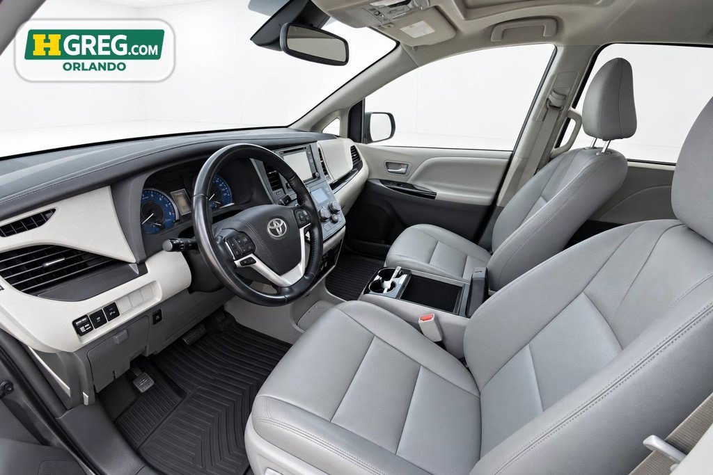 Used 2019 Toyota Sienna XLE w/ XLE Navigation Package FWD image 10