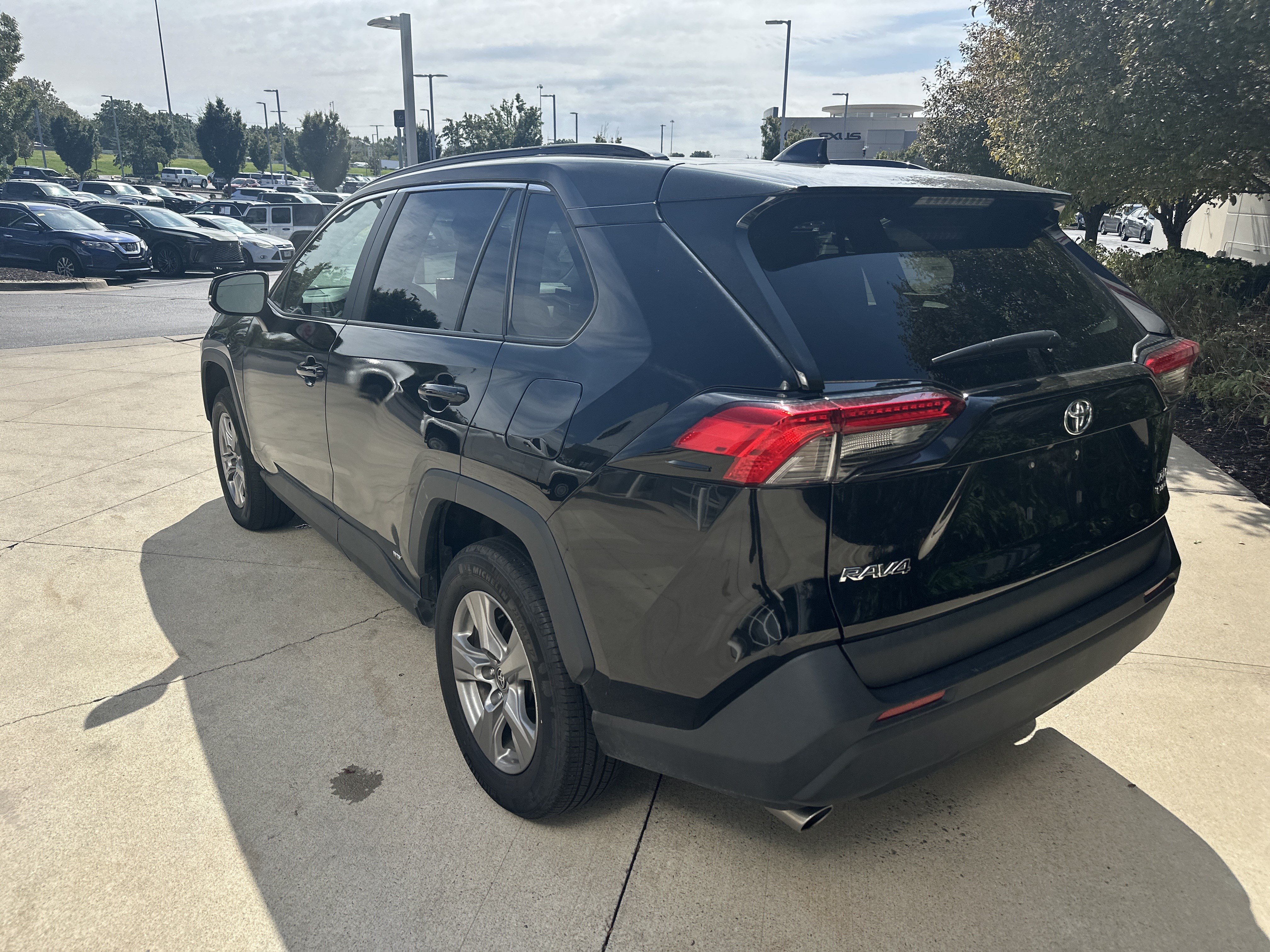 Used 2025 Toyota RAV4 XLE AWD/4WD image 7