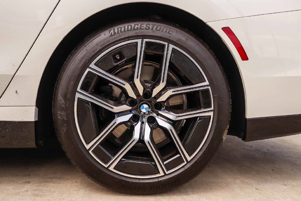 Used 2026 BMW 740i xDrive AWD/4WD image 12