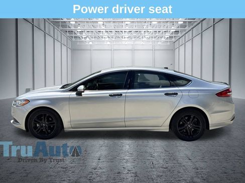 Used 2018 Ford Fusion SE w/ Fusion SE Technology Package FWD image 4