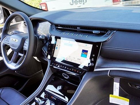 New 2026 Jeep Grand Cherokee Limited w/ Luxury Tech Group II image 12